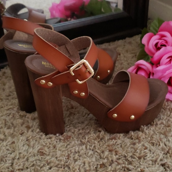 Mossimo Supply Co. Shoes - NWOT Mossimo Wood Platform Sandal